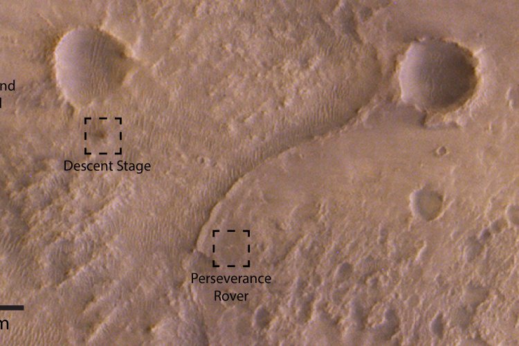 There you are NASA perseverance ! I finally got the chance to take a photo of you in your new home ???? 