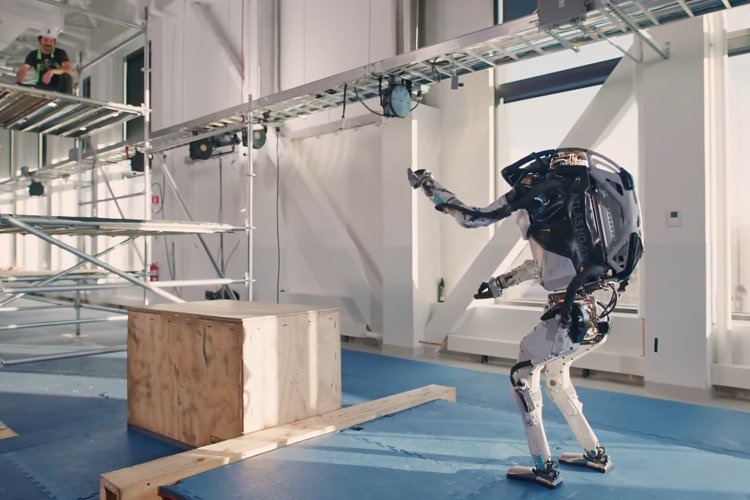 Boston Dynamics: रोबोटिक्स की दुनिया का बादशाह, जो इंसानों जैसे चलने ...